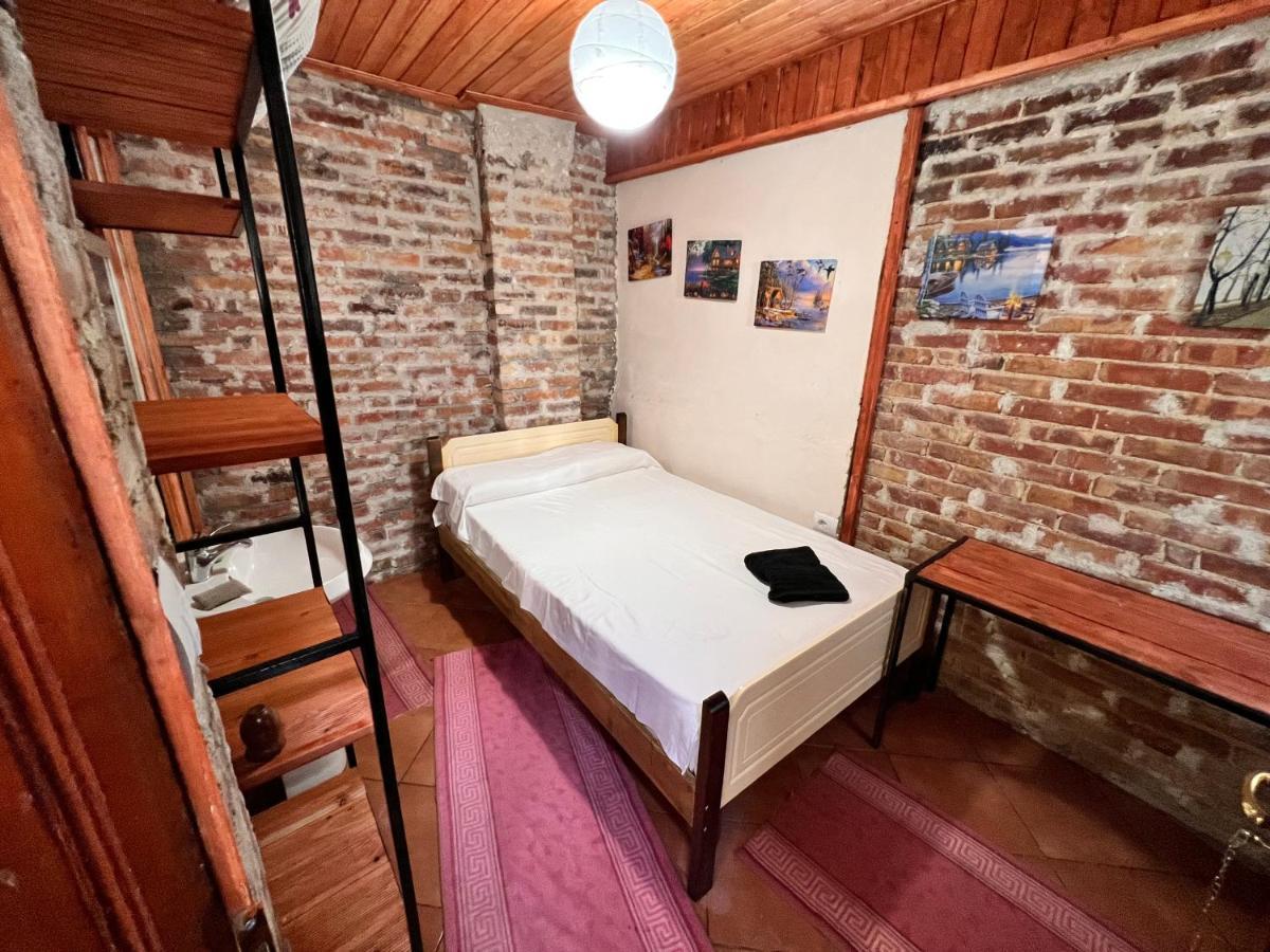 Rooms Nesti Inside Of Castle Круя Экстерьер фото